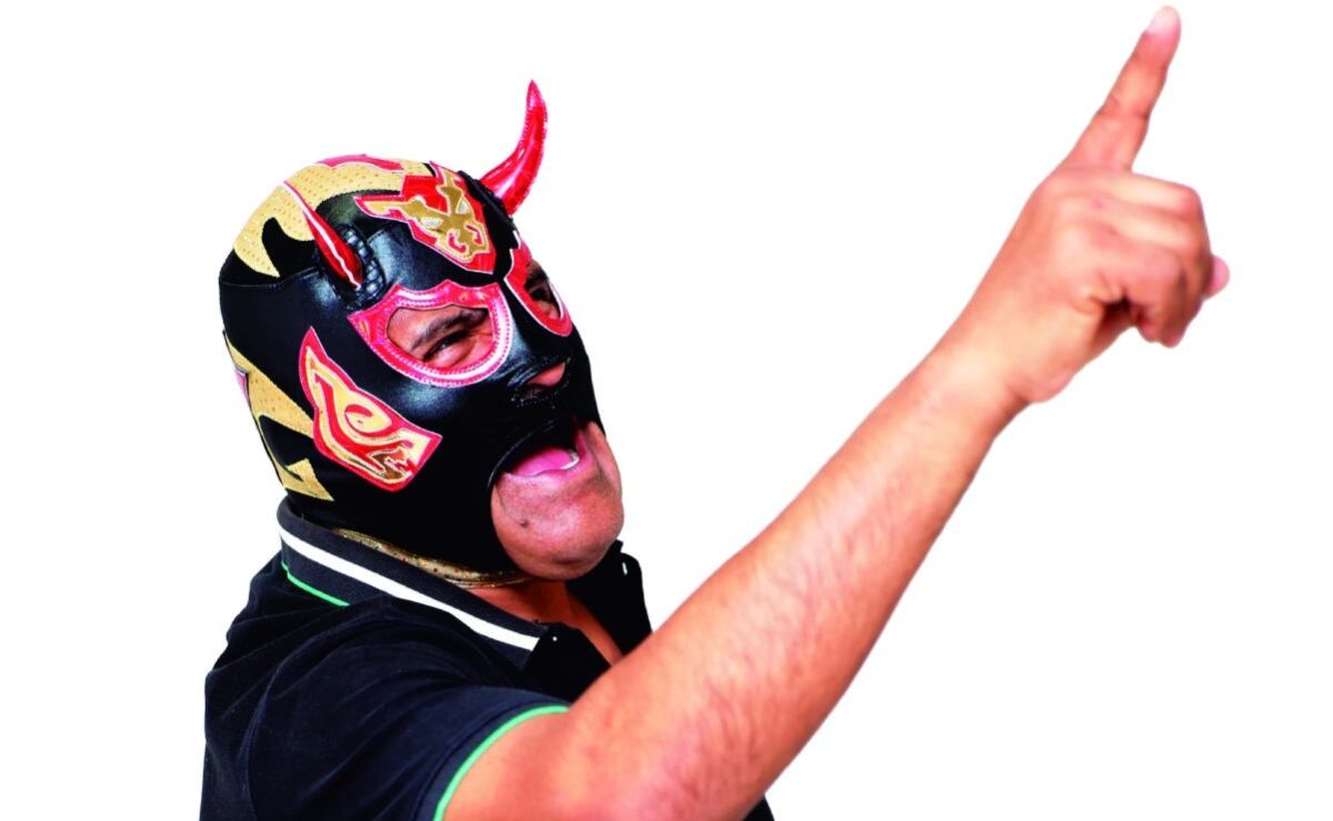 Cancerbero-de-las-canchas-al-ring-30-anos-de-carrera-en-la-lucha-libre