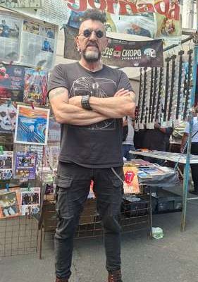 En-el-Chopo-el-pasado-sigue-presente-en-el-tianguis-cultural