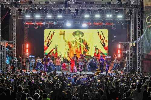 Lila-Downs-reune-a-mas-de-6500-personas-en-la-Utopia-Azcapotzalco-en-concierto-gratuito