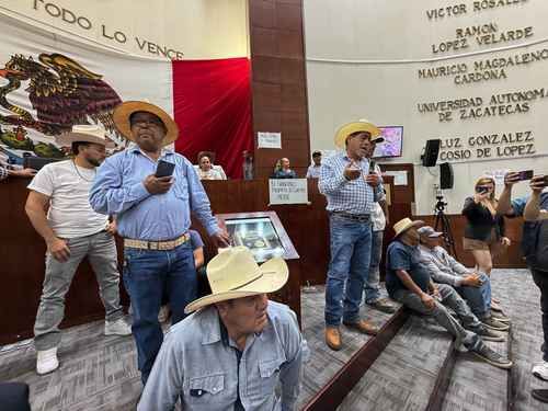 Productores-de-frijol-irrumpen-en-el-Congreso-de-Zacatecas-y-exigen-auditoria-al-acopio