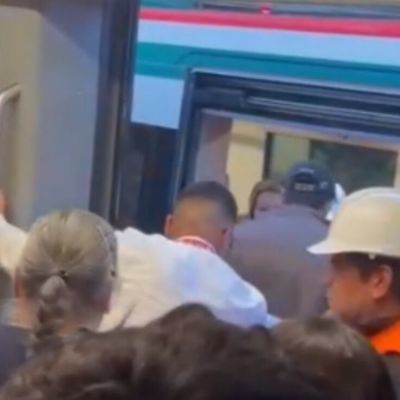 Corto-circuito-deja-varados-a-usuarios-del-Tren-Interurbano-El-Insurgente-en-Observatorio