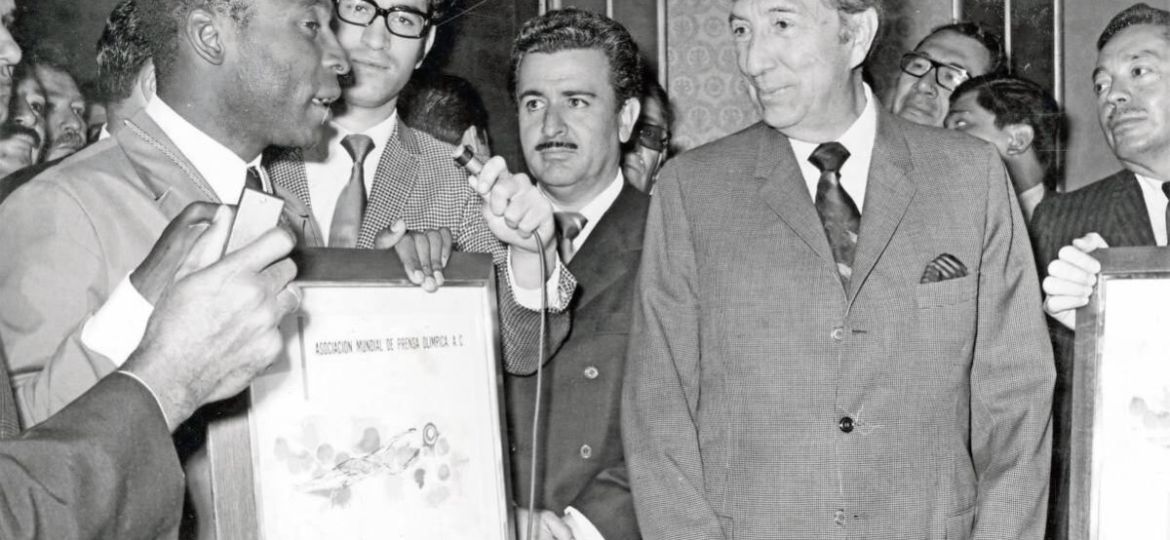 Documentos-desclasificados-muestran-que-la-DFS-vigilo-a-Pele-durante-su-visita-a-Mexico-en-1970