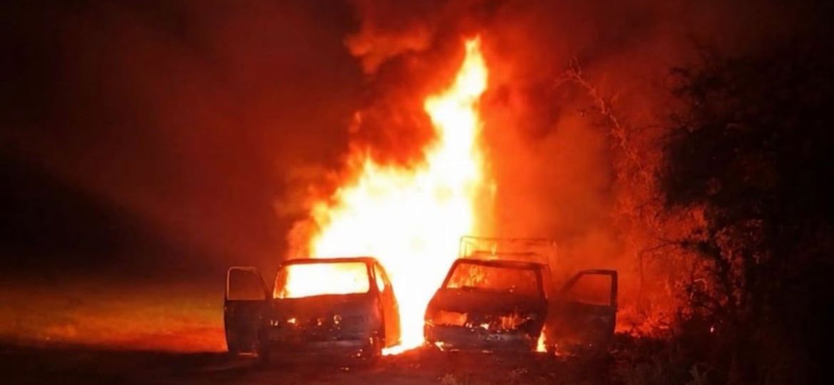 Dos-camionetas-se-incendian-en-Tlaxcoapan-transportaban-presunto-combustible-ilegal