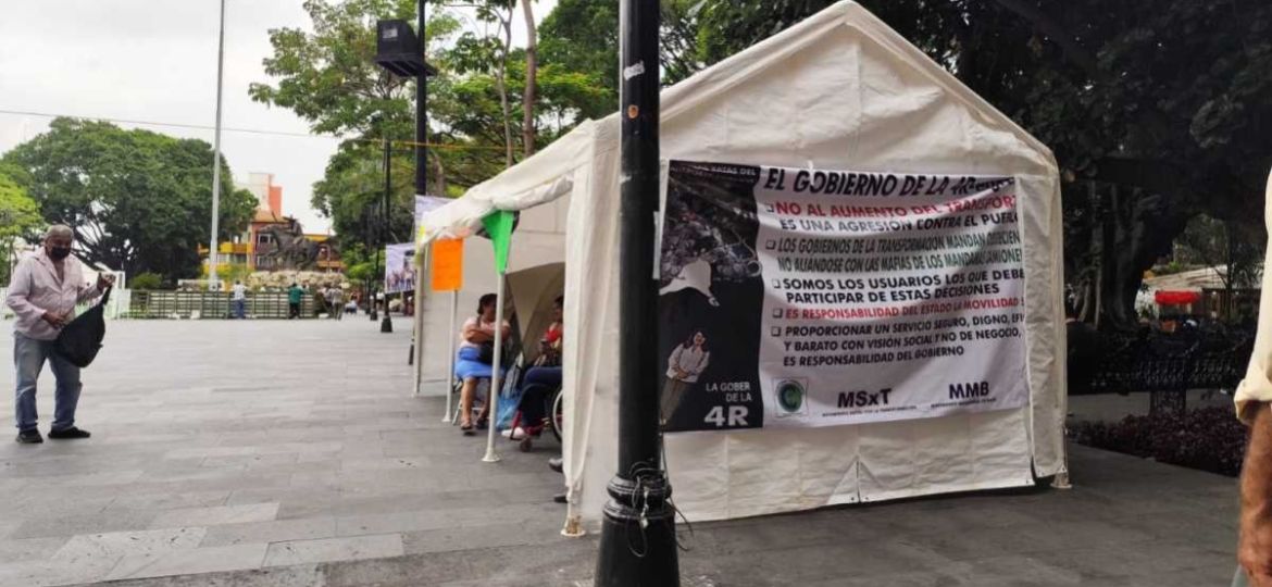 En-Cuernavaca-planton-y-ayuno-para-exigir-la-reversa-del-aumento-al-pasaje-en-Morelos
