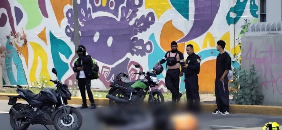 Motociclista-muere-tras-ser-arrollado-por-trailer-en-la-colonia-Constitucion-de-1917-conductor-detenido-cerca-de-UAM‑I