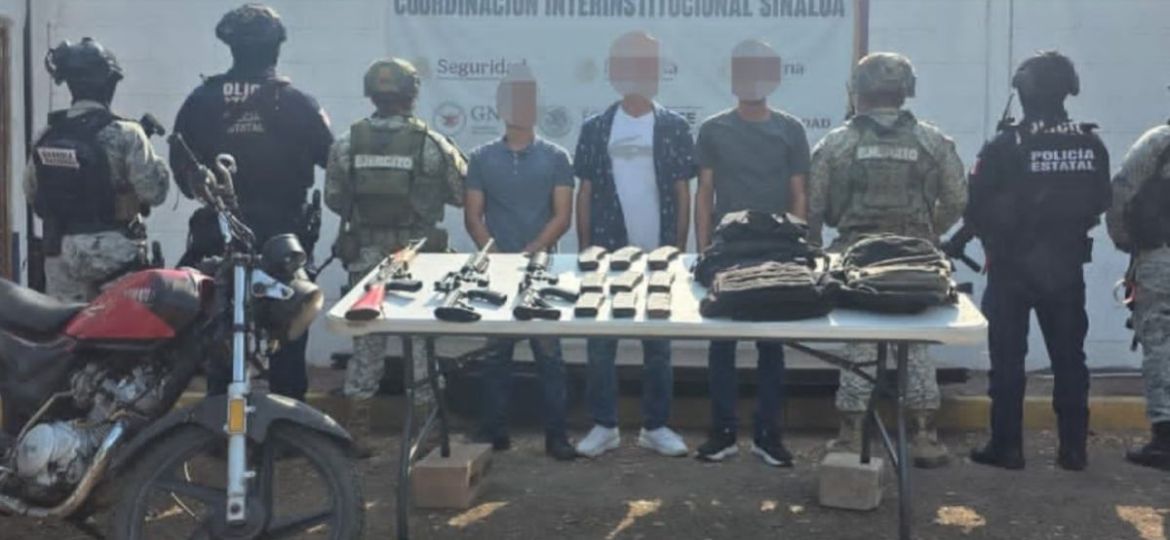 Operativo-en-Molino-de-las-Flores-detienen-a-tres-personas-—uno-menor—-con-armas-automaticas
