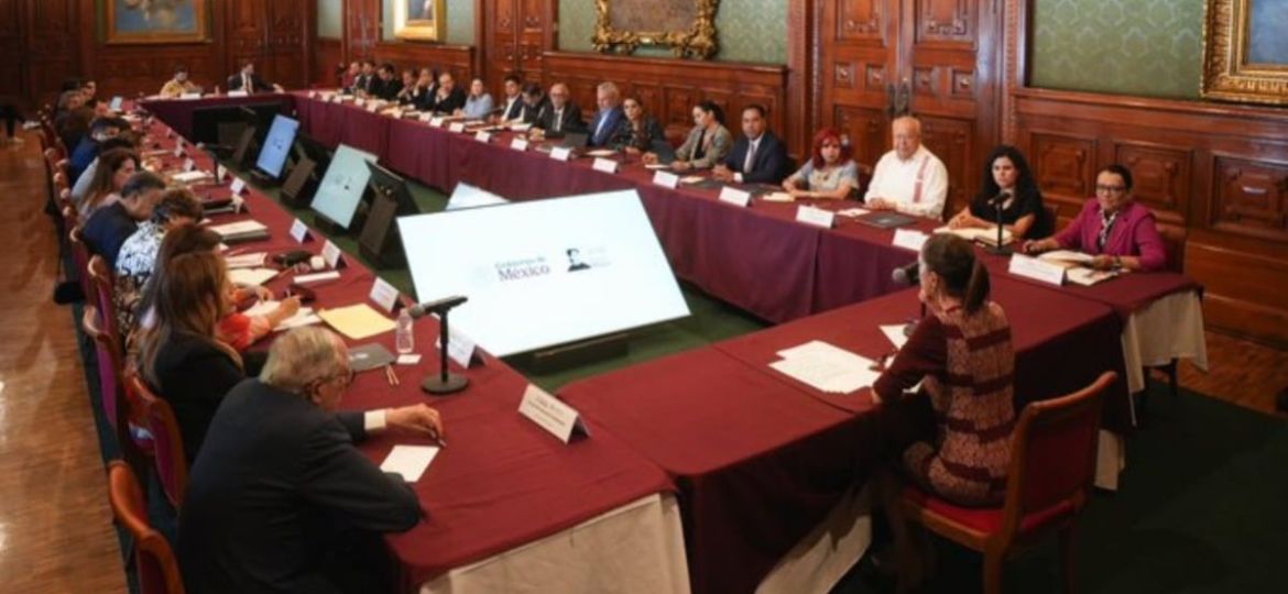Sheinbaum-se-reune-en-Palacio-Nacional-con-gobernadores-para-supervisar-avances-del-IMSS‑Bienestar