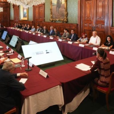 Sheinbaum-se-reune-en-Palacio-Nacional-con-gobernadores-para-supervisar-avances-del-IMSS‑Bienestar