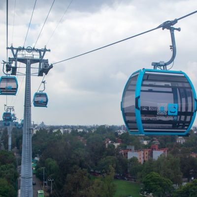Tormenta-electrica-obliga-a-suspender-servicio-en-Linea-1-del-Cablebus-desembarcan-usuarios