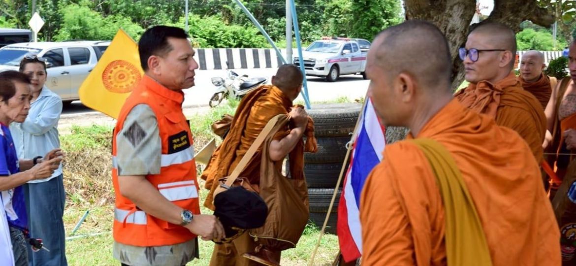 Accidente-en-peregrinacion-en-Mukdahan-Tailandia-camioneta-impacta-a-monjes