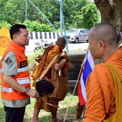 Accidente-en-peregrinacion-en-Mukdahan-Tailandia-camioneta-impacta-a-monjes