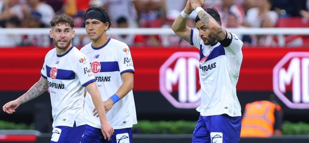 Alexis-Vega-anota-de-Panenka-y-pone-en-ventaja-al-Toluca-ante-Chivas
