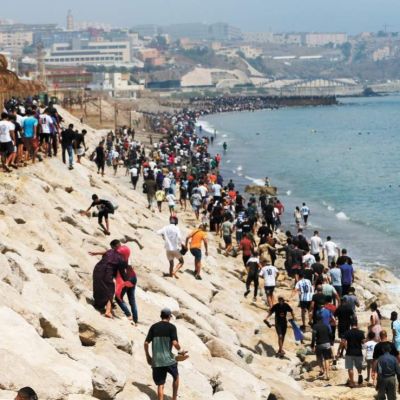 Caos-en-Ceuta-Espana-despliega-al-Ejercito-tras-la-entrada-masiva-de-migrantes