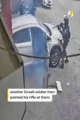 Caso-en-Qalandiya-agente-de-la-policia-fronteriza-arroja-granada-aturdidora-dentro-de-un-auto