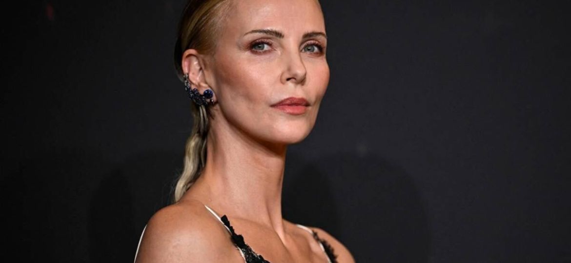 Charlize-Theron-genera-comentarios-por-su-apariencia-en-la-premier-de-La-Odisea-en-Paris