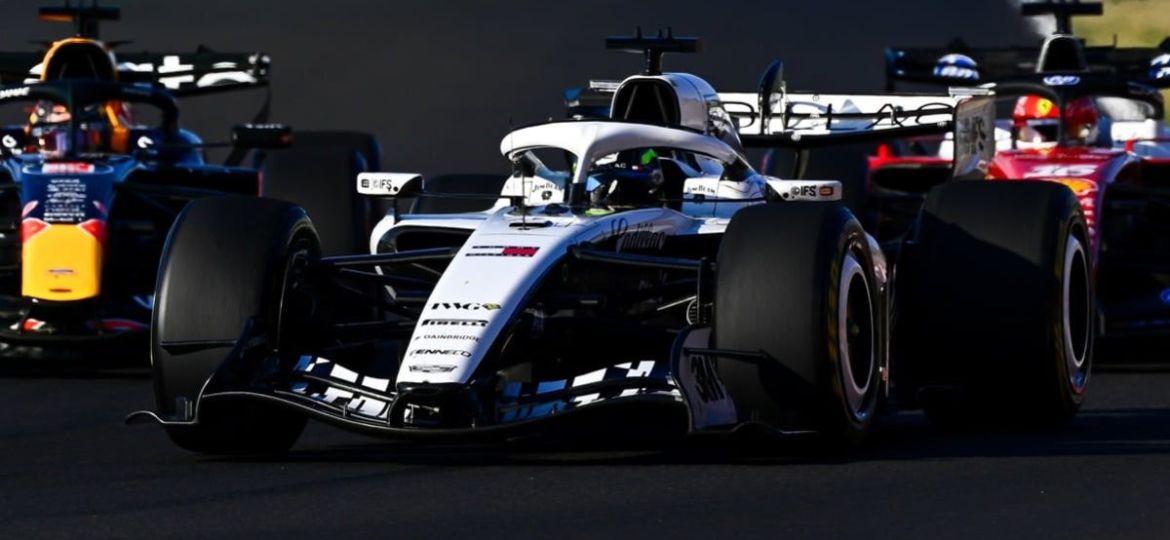Checo-Perez-tuvo-un-viernes-complicado-en-los-entrenamientos-del-GP-de-Hungria