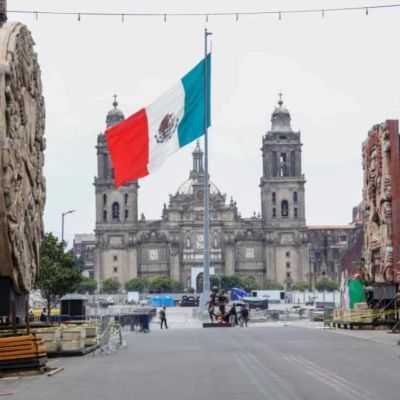 Comienza-el-desmontaje-del-FIFA-Fan-Fest-en-el-Zocalo-aun-permanecen-vallas-y-decoraciones