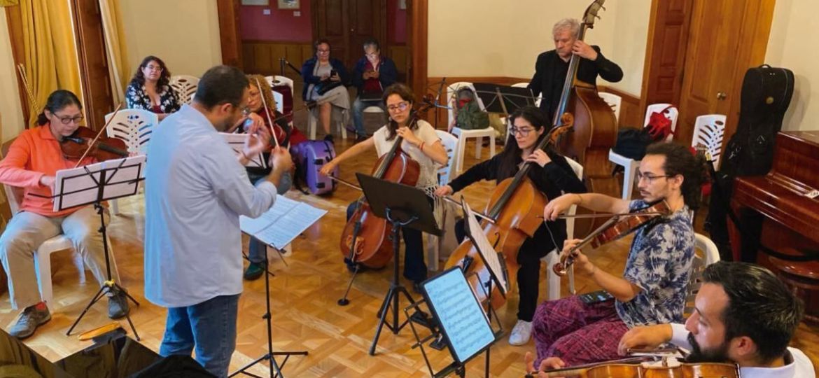 Debuta-la-Orquesta-Mabarak-en-el-Claustro-de-Sor-Juana-para-conmemorar-a-Carlos-Jimenez-Mabarak
