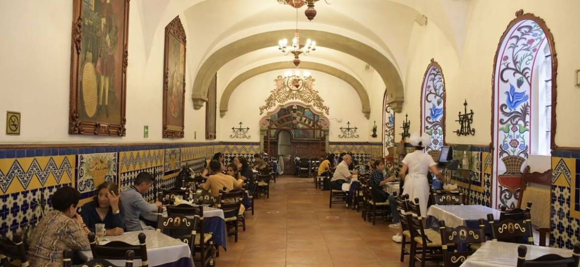 Desayuno-historico-con-teatro-en-el-Cafe-de-Tacuba-unico-pase-el-31-de-julio