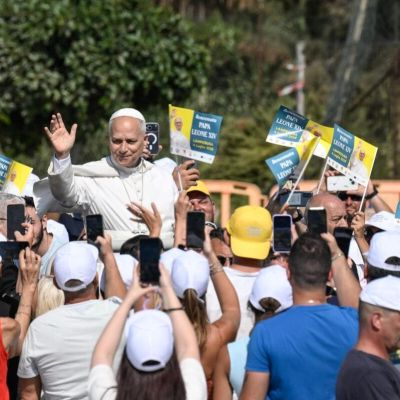 El-papa-Leon-XIV-visita-Lampedusa-y-reza-por-los-migrantes-muertos