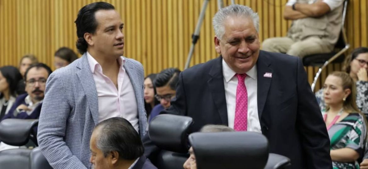 Entre-reclamos-Somos-Mexico-y-PAZ-toman-protesta-ante-el-INE-como-nuevos-partidos