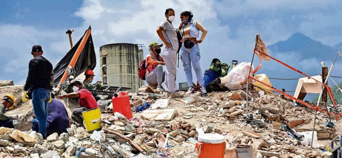 Familias-piden-detener-demoliciones-en-La-Guaira-mientras-buscan-cuerpos-tras-sismos-del-24-de-junio
