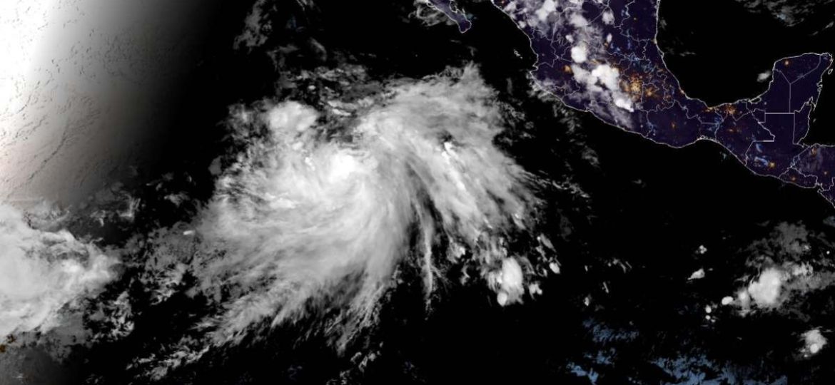 Fausto-se-intensifica-a-huracan-en-el-Pacifico-Bertha-amenaza-la-costa-del-Golfo
