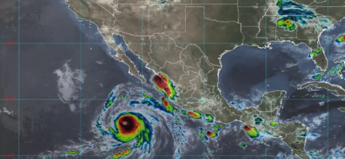 Genevieve-escala-a-la-maxima-intensidad-en-el-Pacifico