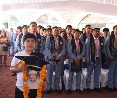Graduacion-de-Ayotzinapa-rinde-homenaje-a-Yanqui-Kothan-normalista-asesinado-en-2024