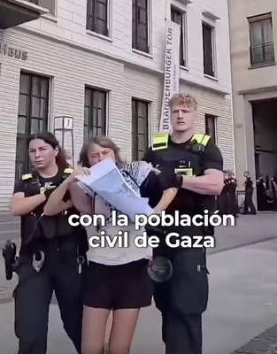 Greta-Thunberg-detenida-brevemente-en-Berlin-durante-protesta-contra-Rheinmetall