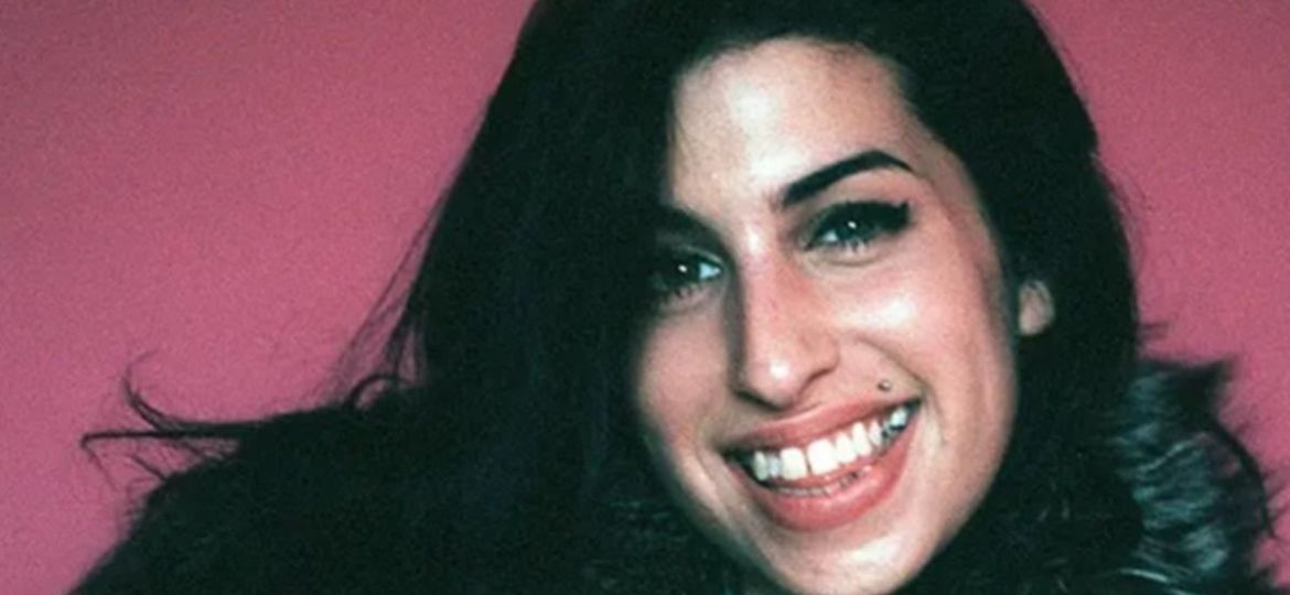 High-Court-desestima-demanda-de-Mitch-Winehouse-contra-amigas-por-venta-de-objetos-de-Amy-Winehouse
