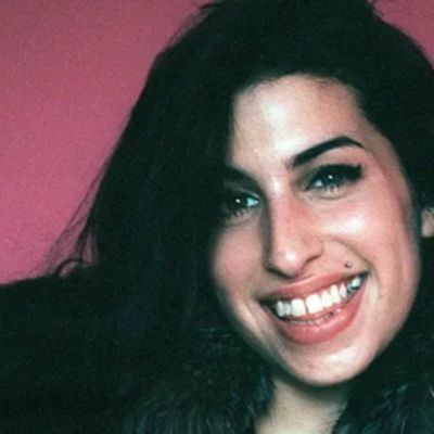 High-Court-desestima-demanda-de-Mitch-Winehouse-contra-amigas-por-venta-de-objetos-de-Amy-Winehouse
