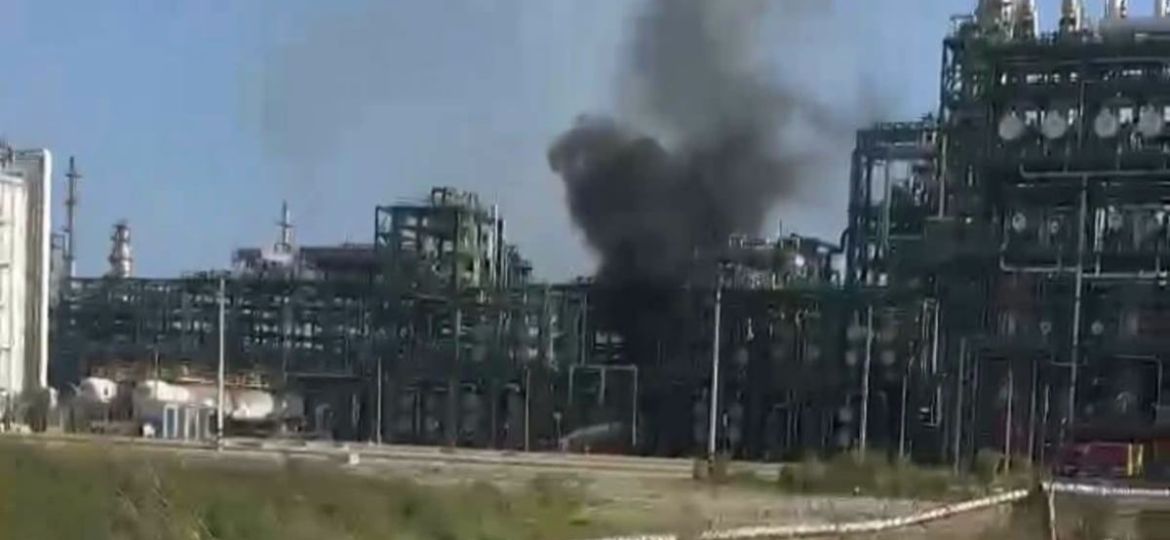 Incendio-controlado-en-la-Refineria-Olmeca-de-Dos-Bocas-no-se-reportan-lesionados