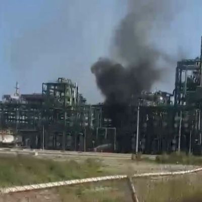 Incendio-controlado-en-la-Refineria-Olmeca-de-Dos-Bocas-no-se-reportan-lesionados