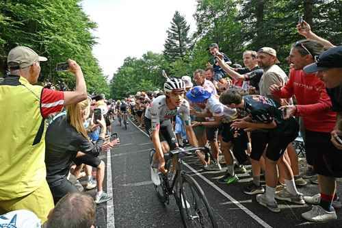 Isaac-del-Toro-sube-al-podio-en-Le-Markstein-segundo-en-la-etapa-14-del-Tour