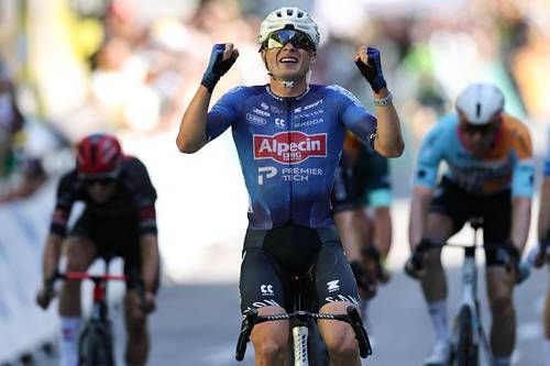 Jasper-Philipsen-gana-la-etapa-17-del-Tour-Isaac-del-Toro-conserva-el-tercer-puesto-y-el-maillot-blanco