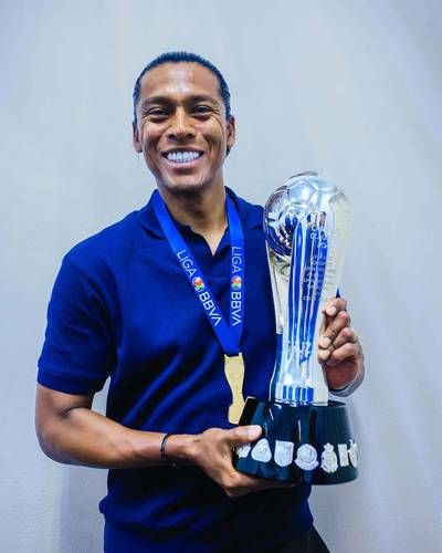 Joel-Huiqui-seguira-como-tecnico-de-Cruz-Azul-tras-el-titulo