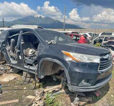 Localizan-en-Xalisco-91-vehiculos-y-33-motores-con-reporte-de-robo-en-presunto-yonque