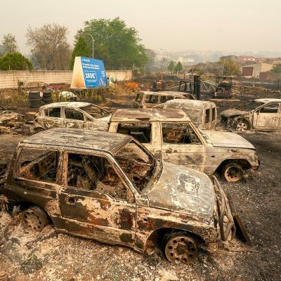 Ola-de-calor-complica-combate-a-incendios-en-Espana-miles-evacuados-y-decenas-de-miles-de-hectareas-afectadas