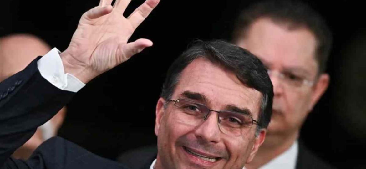 PL-oficializa-la-candidatura-presidencial-de-Flavio-Bolsonaro-en-Brasil