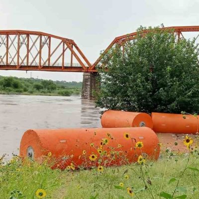 Puentes-entre-Eagle-Pass-y-Piedras-Negras-se-cierran-tras-desprendimiento-de-boyas-en-el-Rio-Bravo