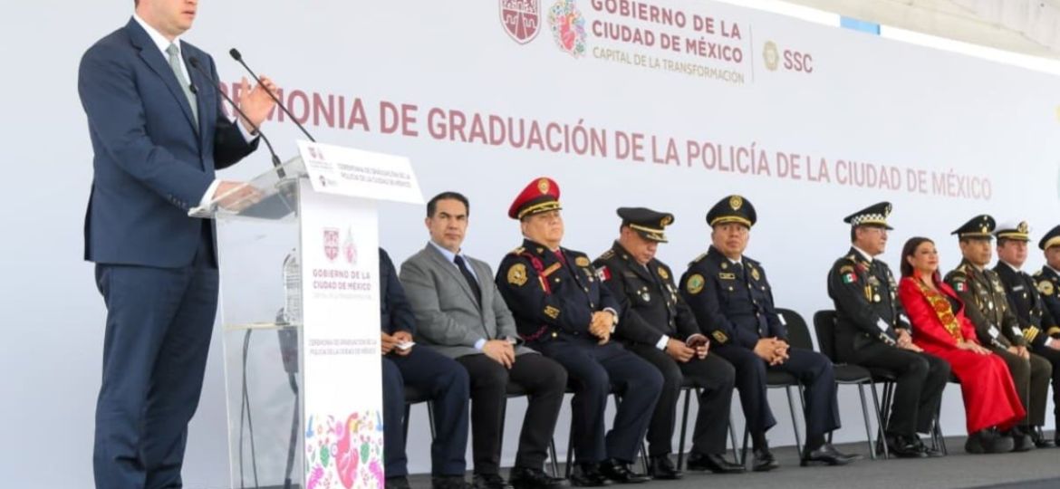 Se-graduan-426-nuevos-policias-en-la-Ciudad-de-Mexico-anuncian-estimulo-economico-por-su-trabajo-durante-el-Mundial