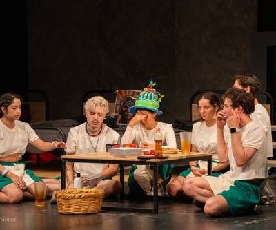 Teatro-El-Milagro-presenta-Suficiente-montaje-sobre-adolescencia-y-expectativas-en-2038