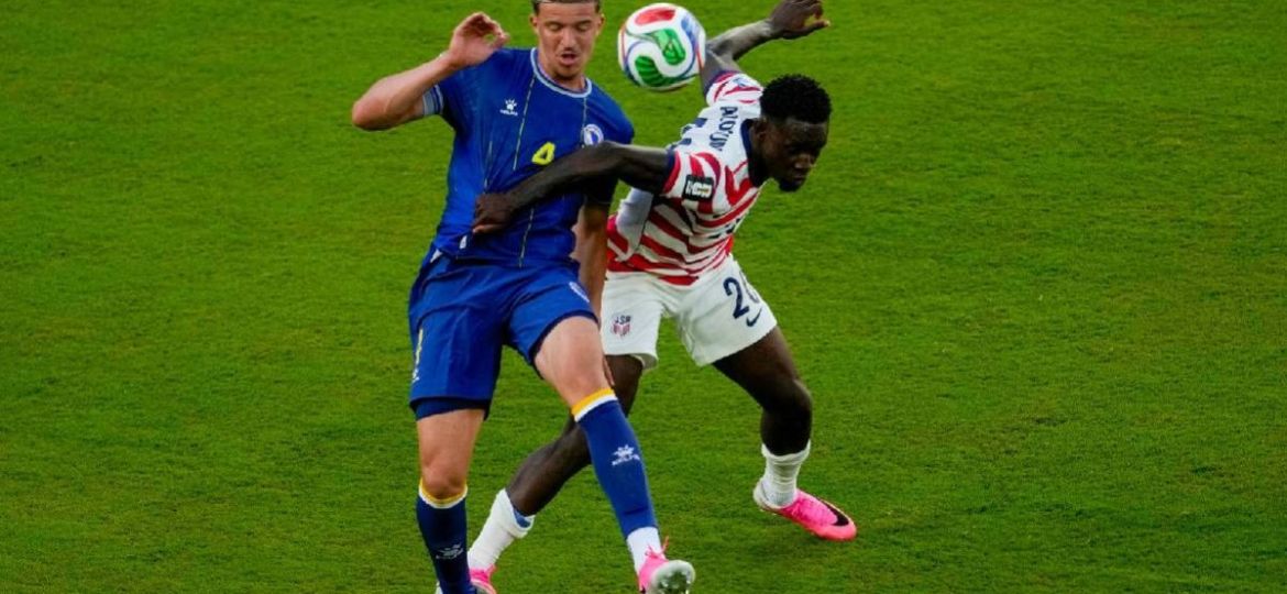 UEFA-critica-a-la-FIFA-y-a-Donald-Trump-tras-retiro-de-la-tarjeta-roja-a-Folarin-Balogun