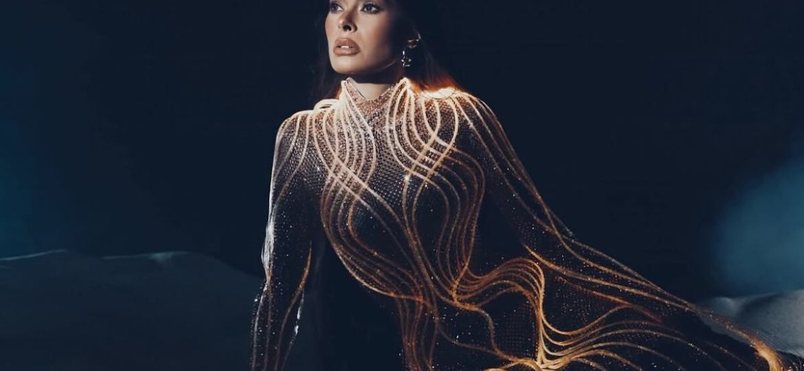 Vestido-tecnologico-Galilea-Montijo-ilumina-el-estreno-de-La-Casa-de-los-Famosos-Mexico