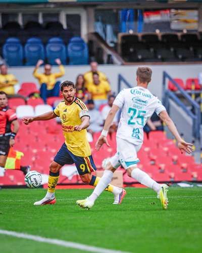 America-vence-3-0-a-Santos-y-toma-el-liderato-de-la-Liga-MX