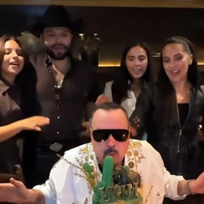 Angela-Aguilar-y-Christian-Nodal-le-cantan-a-Pepe-Aguilar-por-su-cumpleanos-58