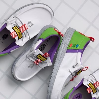 Asi-son-los-nuevos-mocasines-de-Hey-Dude-inspirados-en-Toy-Story