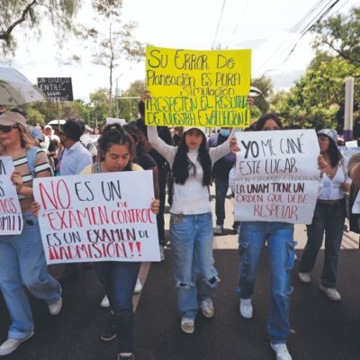 Aspirantes-aceptados-protestan-frente-a-Rectoria-de-la-UNAM-y-rechazan-examen-de-control