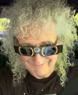 Brian-May-presencia-el-eclipse-total-desde-el-Observatorio-de-Javalambre